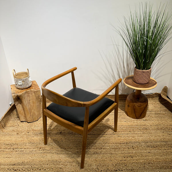 NEWHIROSHIMA Elegant Armchair with Leather Upholstery - AVRS DESIGN