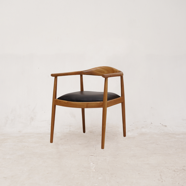 NEWHIROSHIMA Elegant Armchair with Leather Upholstery - AVRS DESIGN