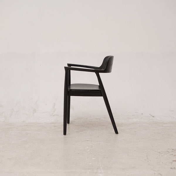 HIRASHIMA Black Comfortable Mid-Century Modern Dining Chair - AVRS DESIGN